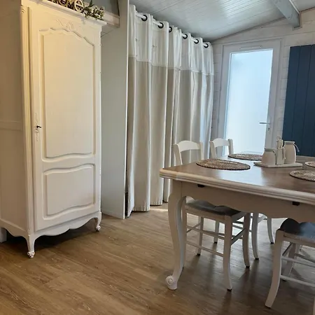Face Aux Isles Holiday home *